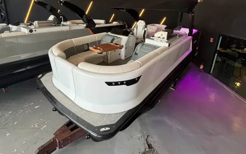 D_NQ_NP_2X_625216-MLB113959797027_062026-F-lancha-pontoon-iron-250-2026-zero-vcat-fluvimar-solara